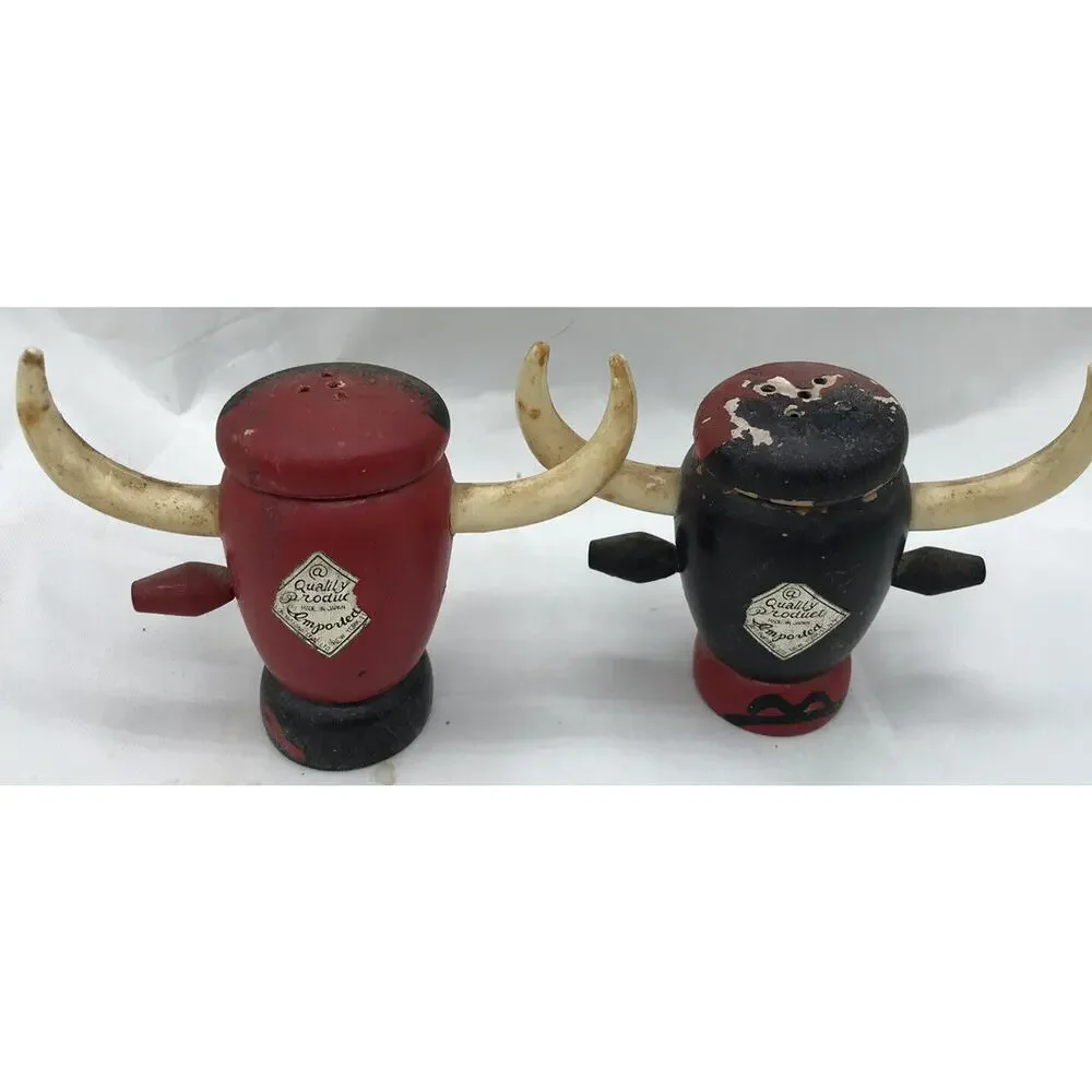 longhorn cow‎ salt /pepper shakers. 623BB